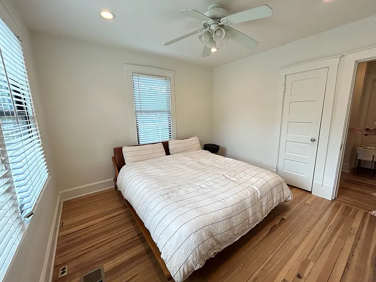 King sized bedroom