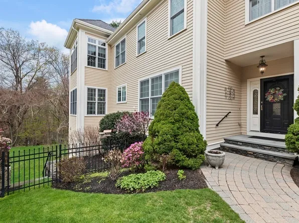 42 Clubhouse Way, Sutton, MA 01590