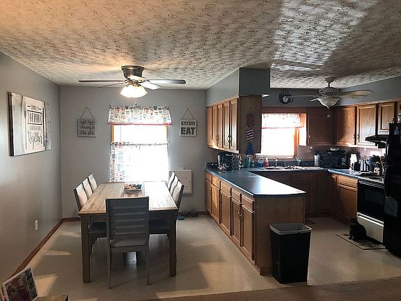 Kitchen/ Dining Room
