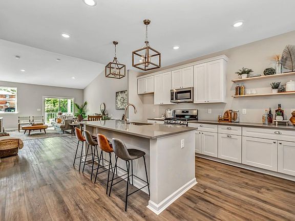 3rd image of 5022 Garden Grove Ln