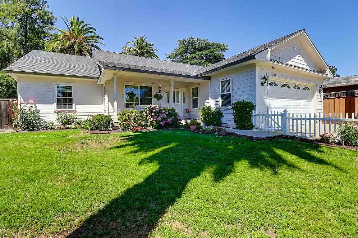 1006 Peppertree Pl photo 1