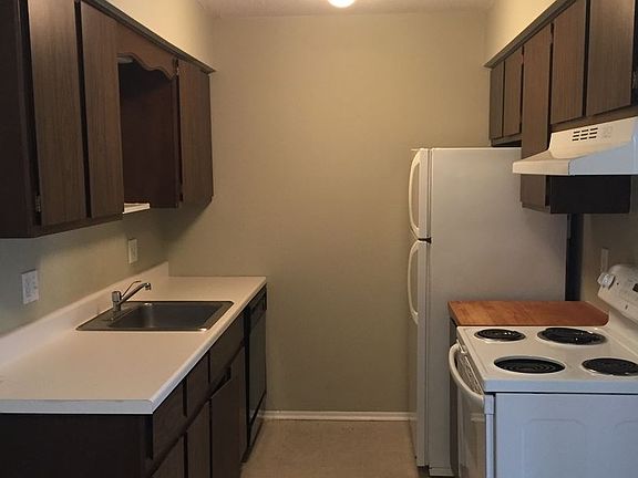 4th image of 470 E Elmwood Ave APT 201