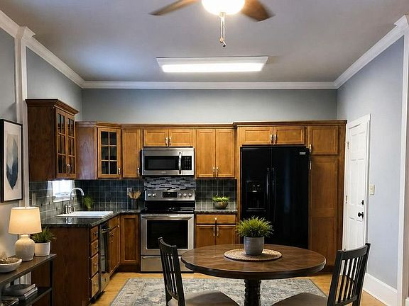 4th image of 335 Plum St