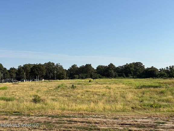 3rd image of 701 Memorial Dr