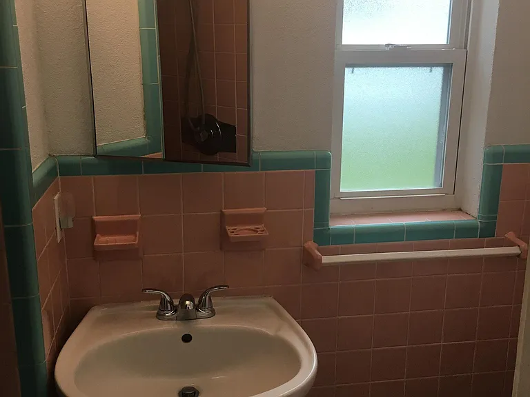 2nd full bath (shower stall)
