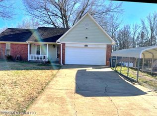 1915 Gayfer Dr, Horn Lake, MS 38637