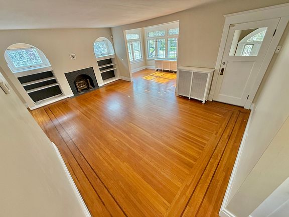 Living Room/ Sun Room