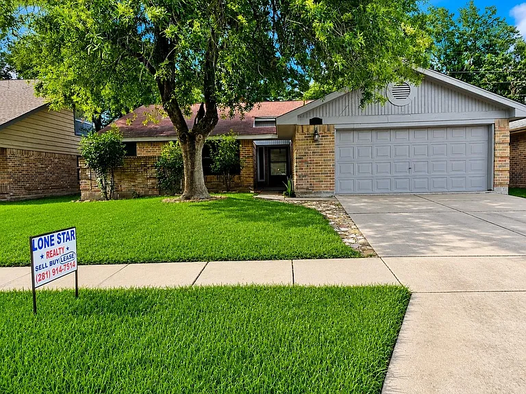 12110 Hedgedown Dr — Photo 1