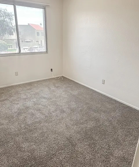 5861 N 48th Ave — Photo 6