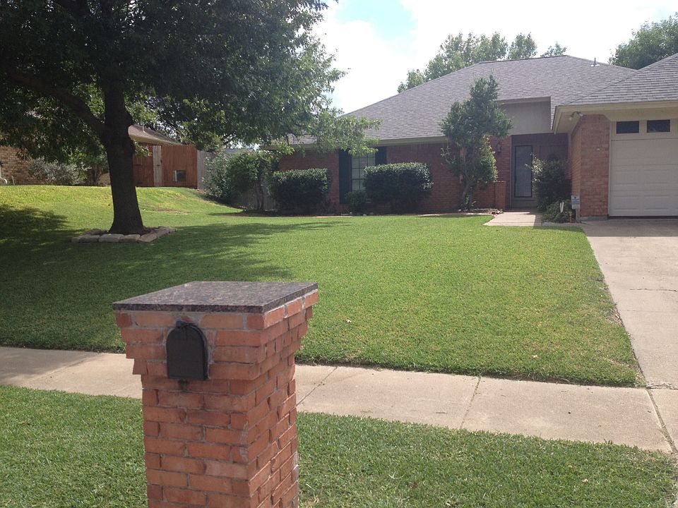1st image of 10033 Stoneleigh Dr