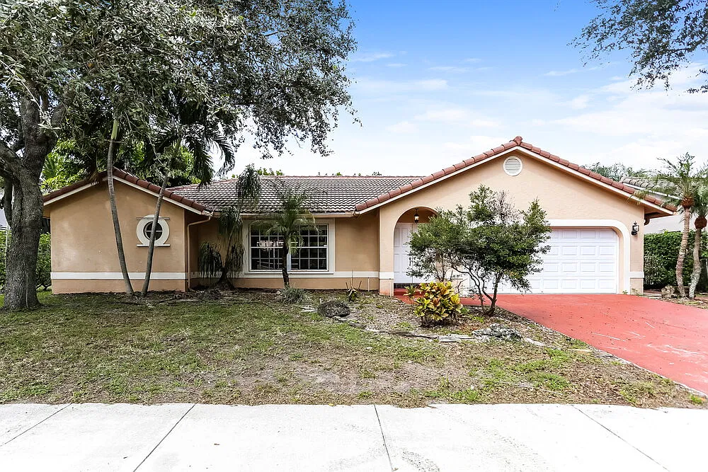 4 bed, 2.0 bath, 1962 sqft, $4,185 — Photo 1
