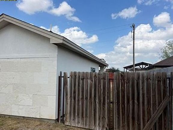 2nd image of 1416 Riddle Dr
