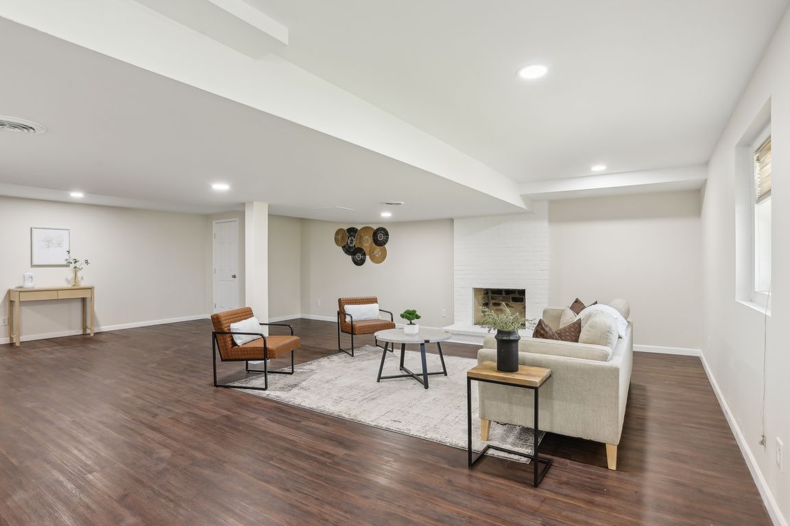 Pointe Dr-0904-036