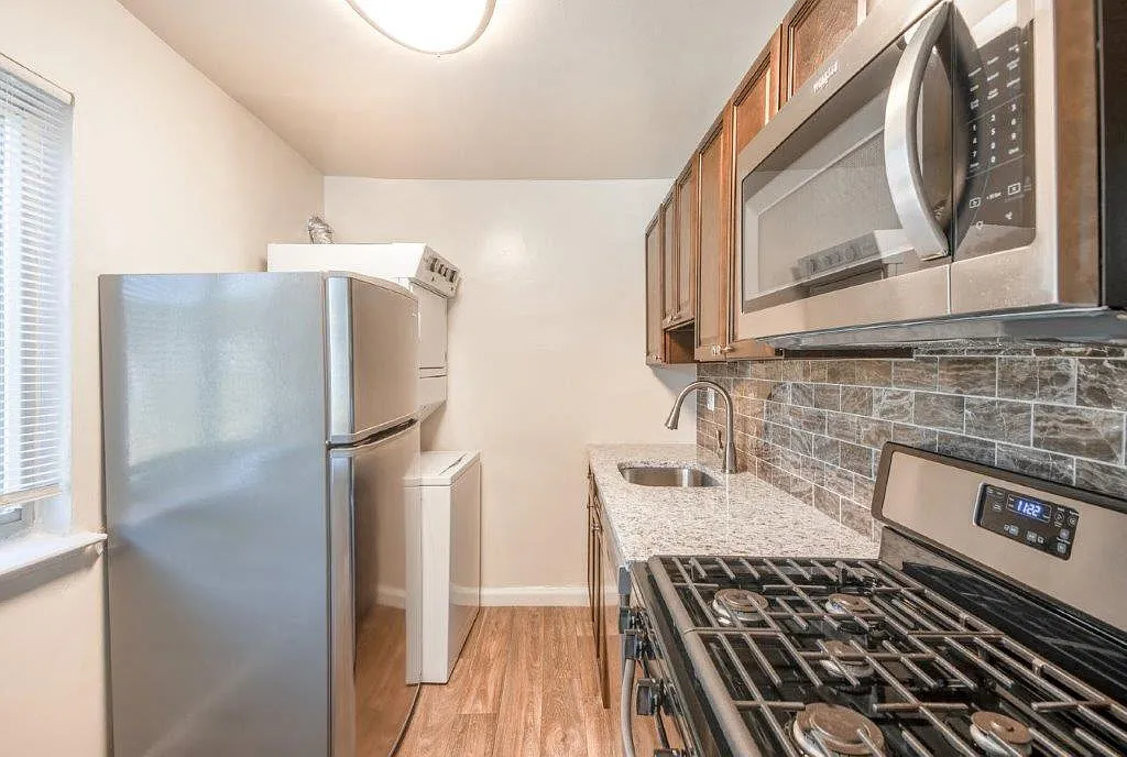 Quail Hollow Apartment Homes — Photo 3