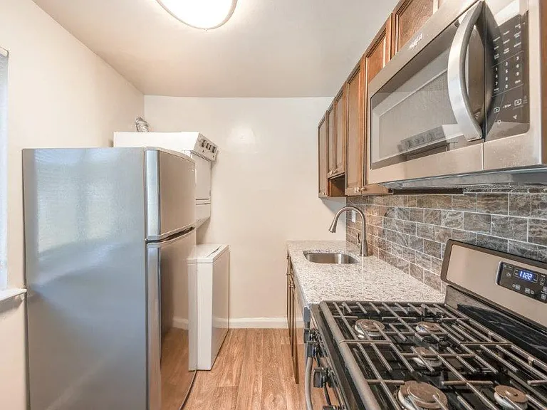 Quail Hollow Apartment Homes — Photo 3