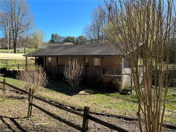160 Nanaree Ln, Stokesdale, NC 27357