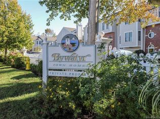 76 Bywater Ln, Bridgeport, CT