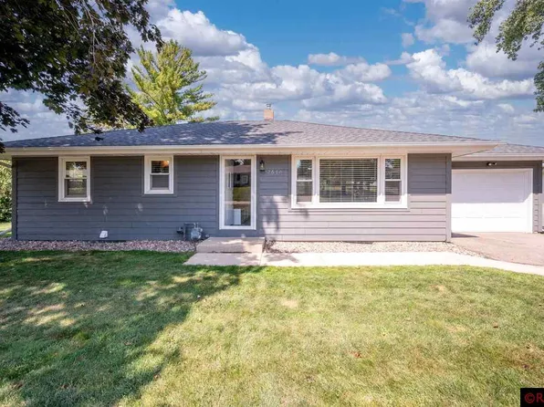 2670 Oak Hills Dr SW, Rochester, MN 55902