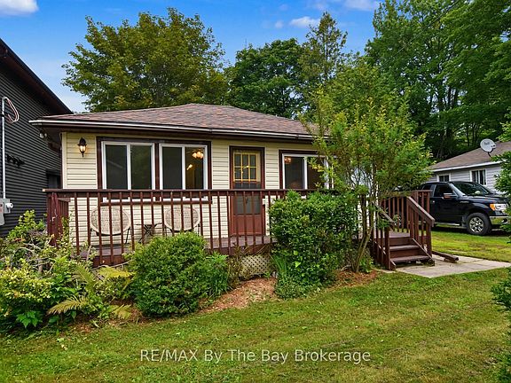 2nd image of 50 Balsam St