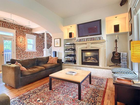 5th image of 1586 N Franklin St