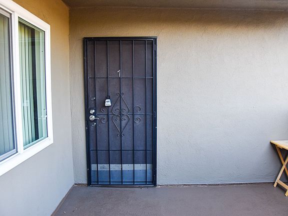 3rd image of 1637 Malvern Ave #7