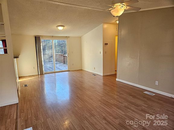 2nd image of 142 River Breeze Dr