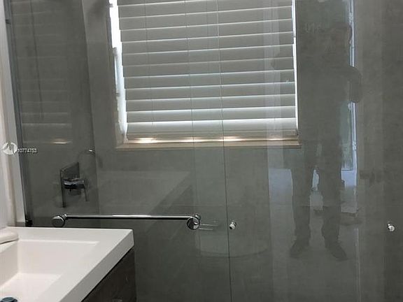 2nd image of 2050 Bay Dr #309