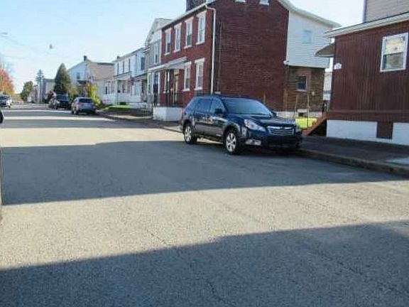 Exterior Neighborhood (street photo)