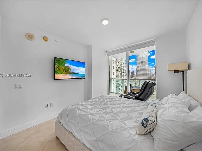 41 SE 5th St #1507 — Photo 3