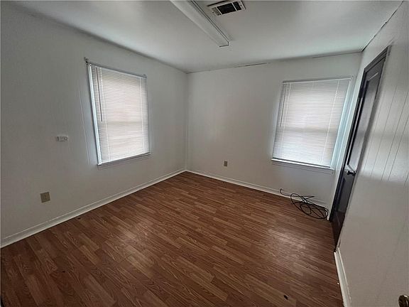 3rd image of 5232 Leo St