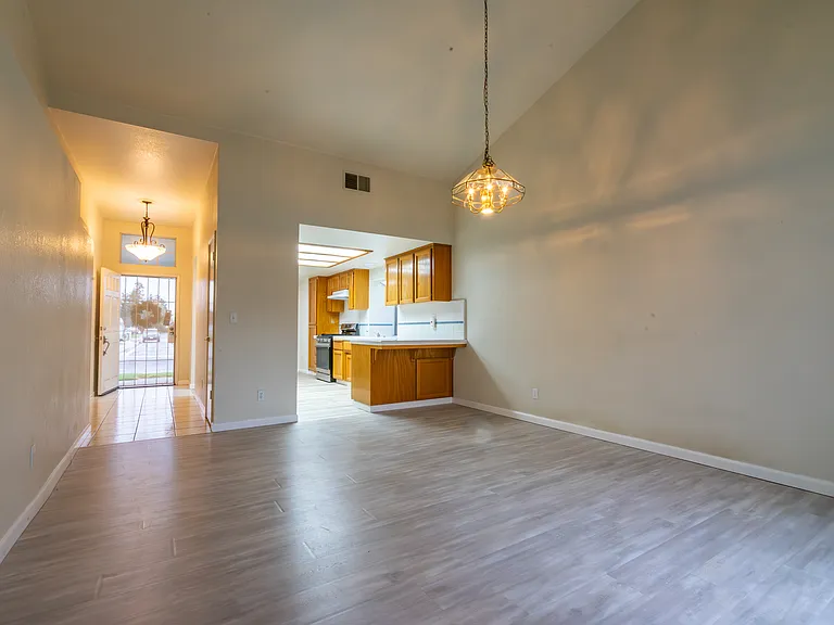 875 N Homsy Ave — Photo 9