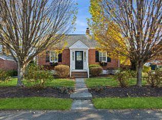 273 Oldfield Rd, Fairfield, CT 06824