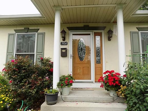 2nd image of 3904 Garland St