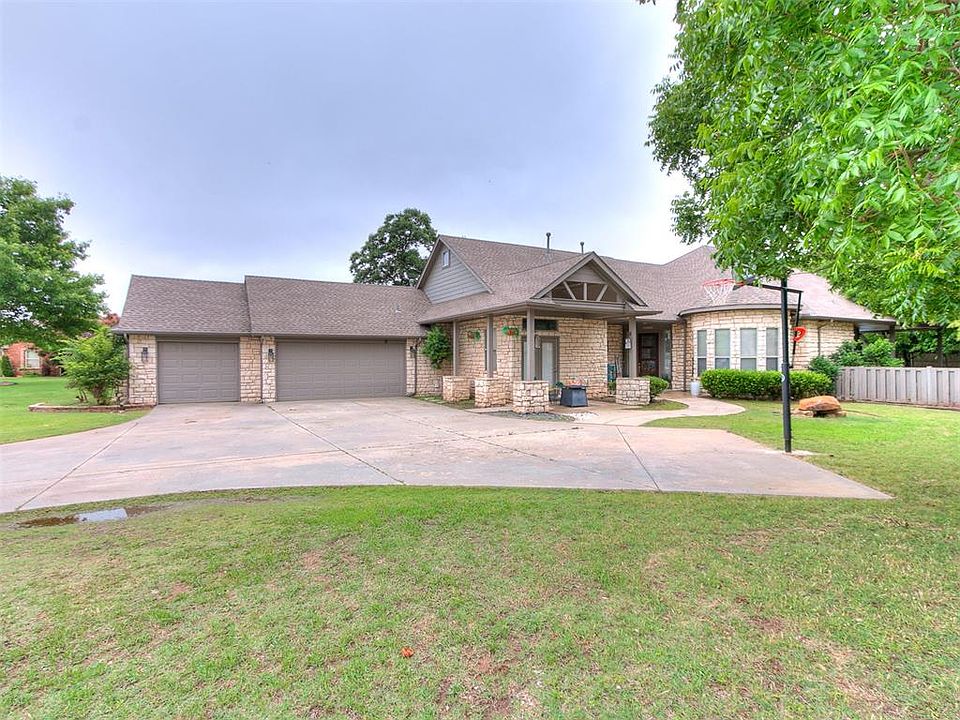 1st image of 4205 Hidden Lake Cir