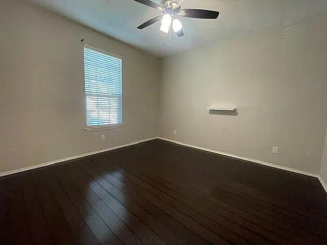 3 bed, 2.0 bath, 2157 sqft, $2,295 — Photo 4