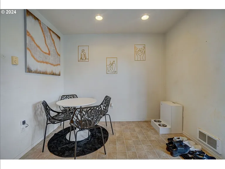 11821 SE Pine St — Photo 6