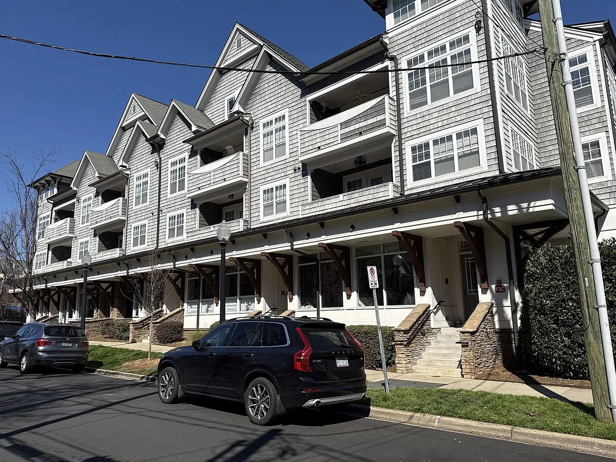 Building Photo - 301 E Tremont Ave E #305