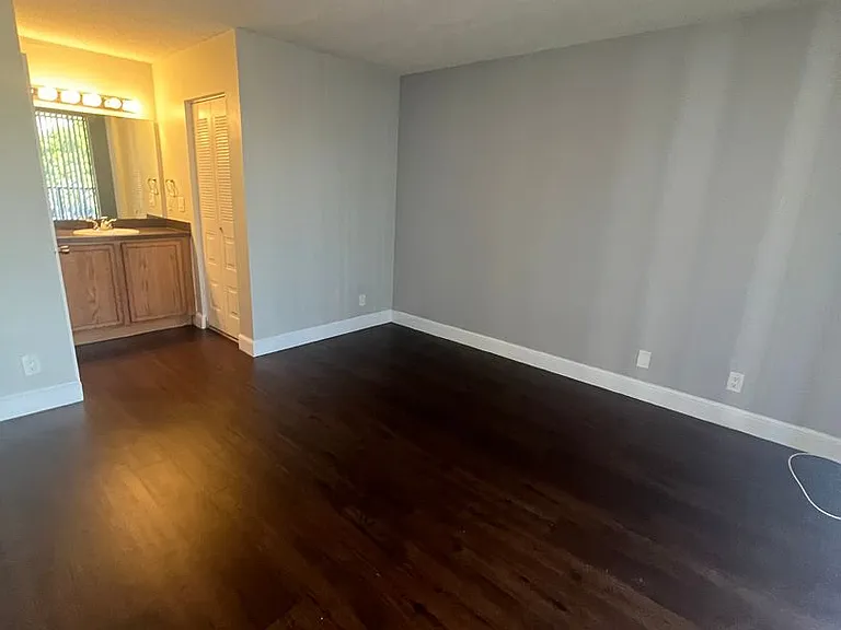 728 Executive Center Dr #29-5-29 — Photo 6