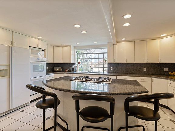 2nd image of 4421 Cezanne Ave
