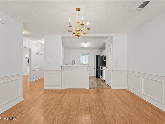 5th image of 104 Harvestwood Drive