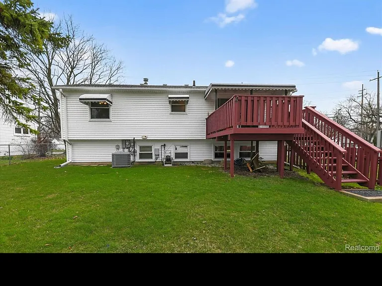 9187 N Sheldon Rd — Photo 3