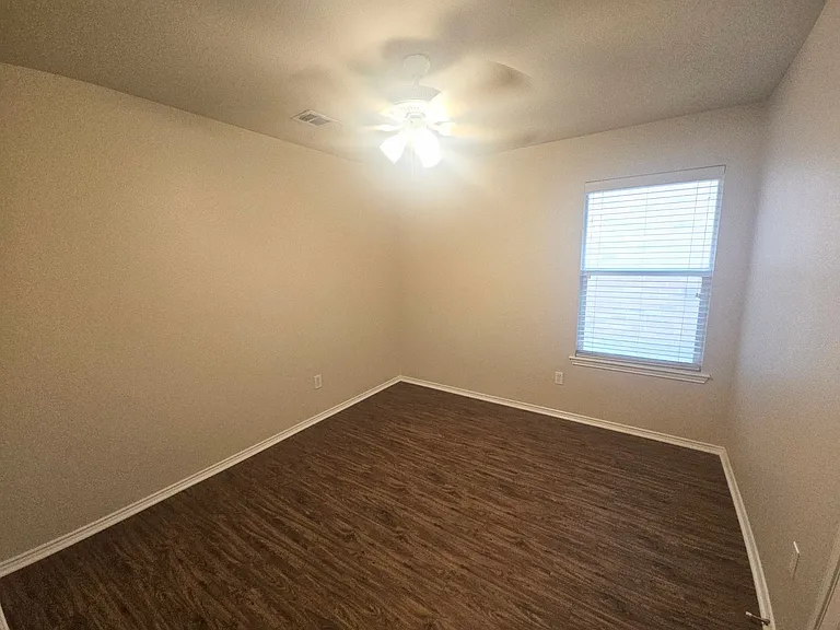 2404 Clairborne Dr — Photo 15