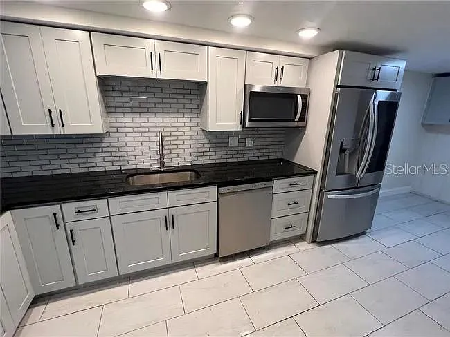 3 bed, 2.0 bath, 1687 sqft, $1,850 — Photo 3