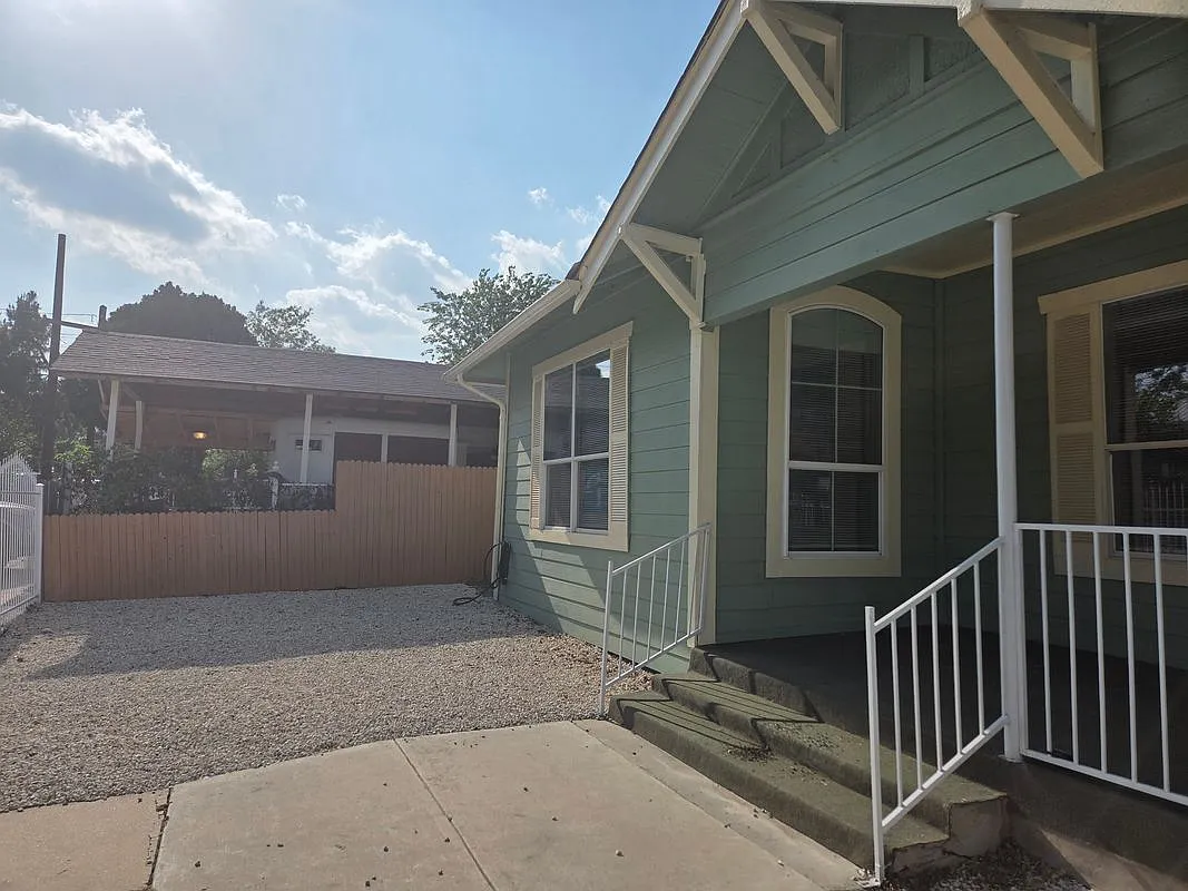 3 bed, 2.0 bath, 1192 sqft, $1,850 — Photo 3