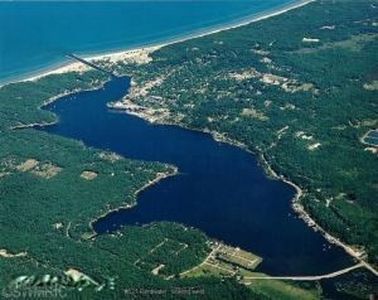 12 Chester St, Pentwater, MI, 49449