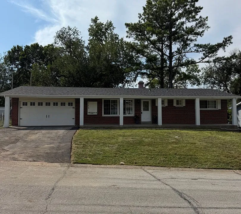 713 Plaza Dr