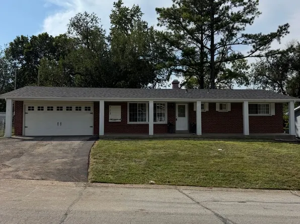 713 Plaza Dr, O'Fallon, MO 63366