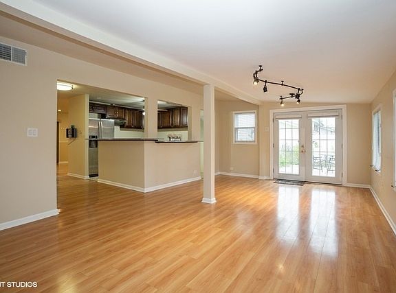 5th image of 625 Flagstaff Ln