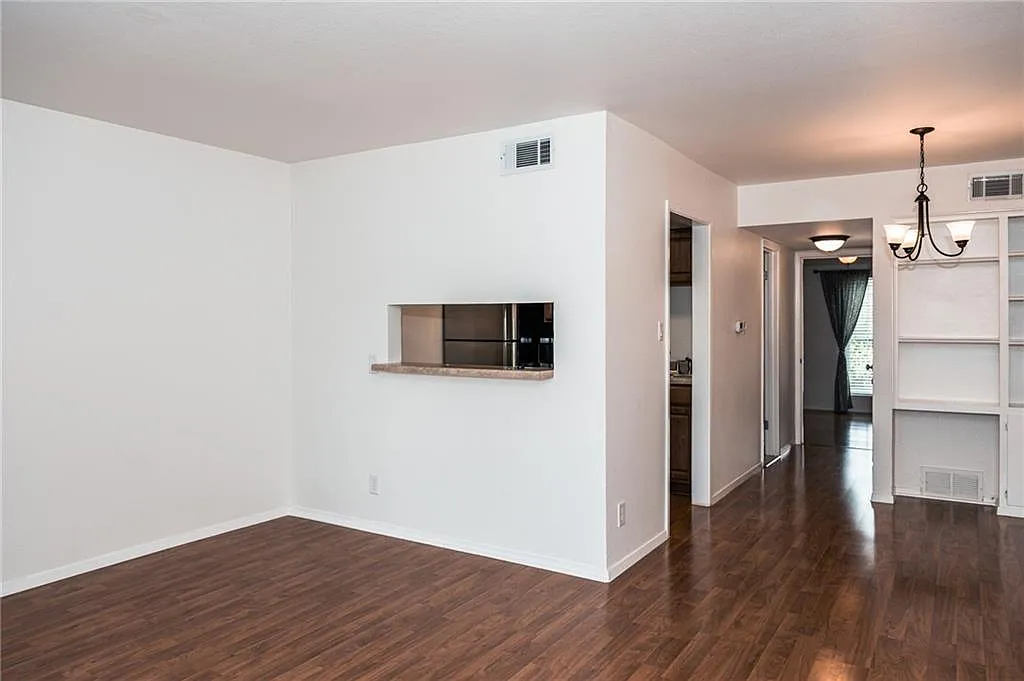 1 bed, 1.0 bath, 656 sqft, $1,000 — Photo 2