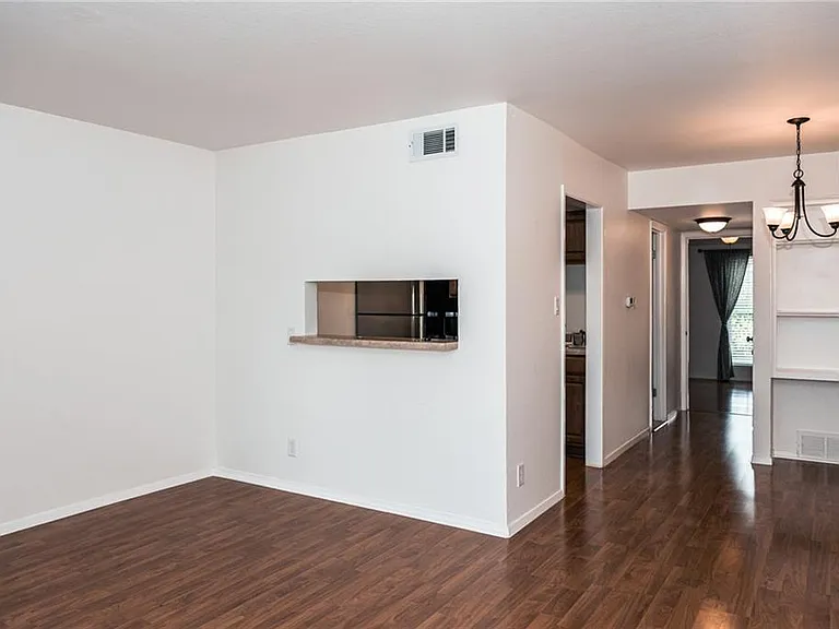 2425 Ashdale Dr #60 — Photo 2